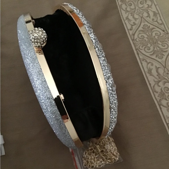 Elegant Silver‎ Crystal Clutch